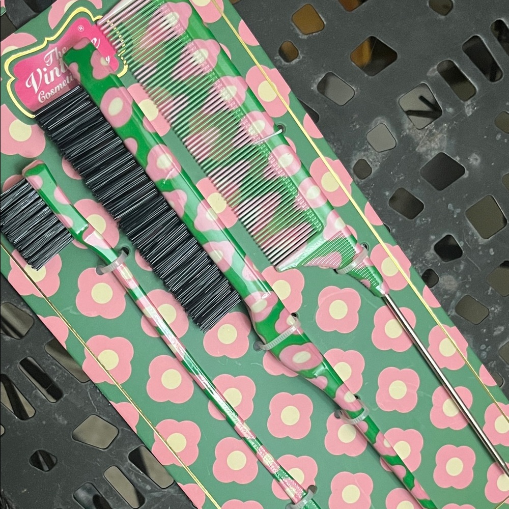 Slick Back Bun Essentails Comb Set, the Vintage cosmetics company